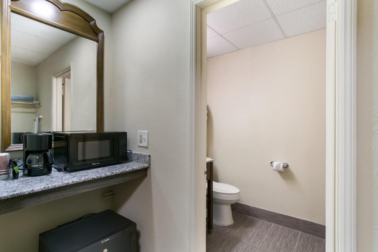 Eisenhower And Conference Center 3*