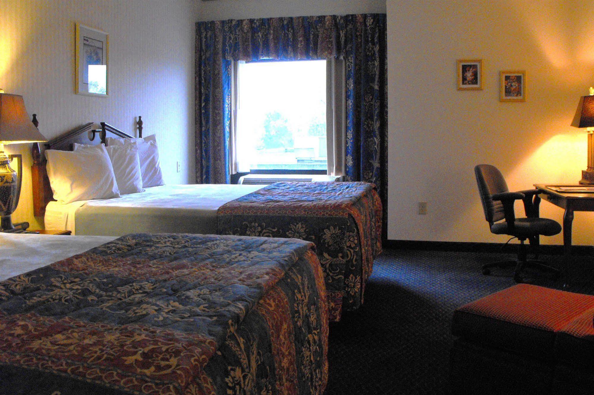 Eisenhower And Conference Center Hotel 3*